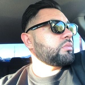 Meet your Posher, Carlos